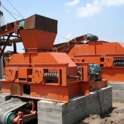 如何選擇對輥破碎設備的軸承