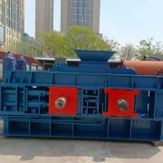 對輥破碎設(shè)備在粉碎物料時(shí)需注意的事項(xiàng)